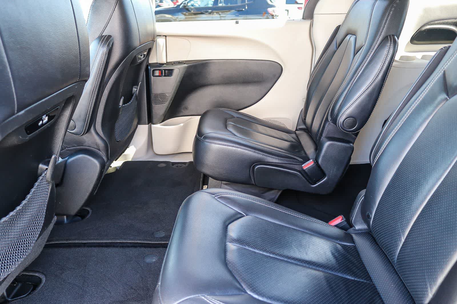 Used 2022 Chrysler Pacifica Touring-L FWD image 18