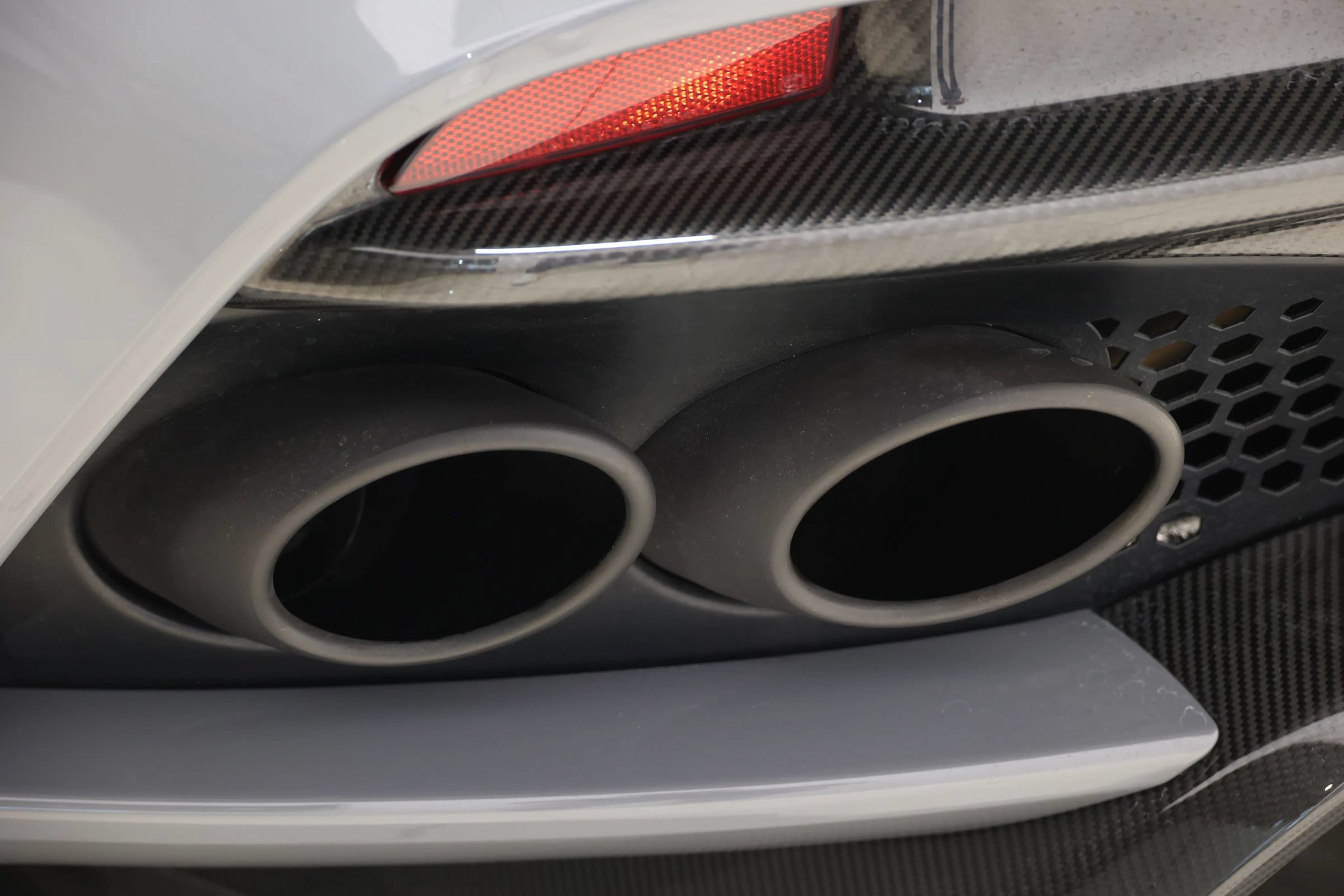 Used 2021 Aston Martin DBS Superleggera Volante RWD image 73