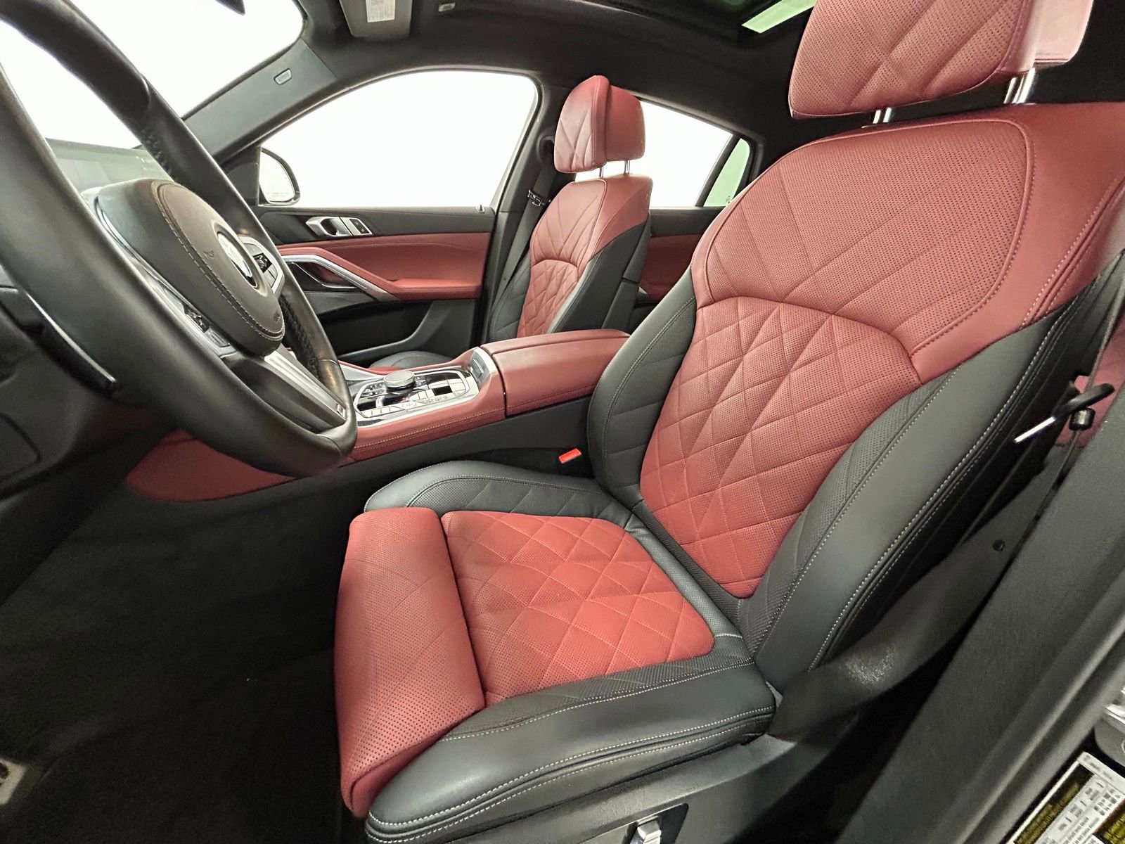 Used 2025 BMW X6 xDrive40i w/ Climate Comfort Package image 31