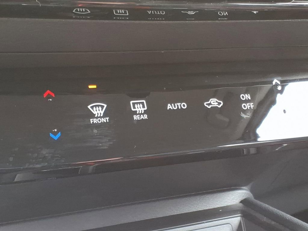 Used 2025 Nissan Kicks SR AWD/4WD image 15