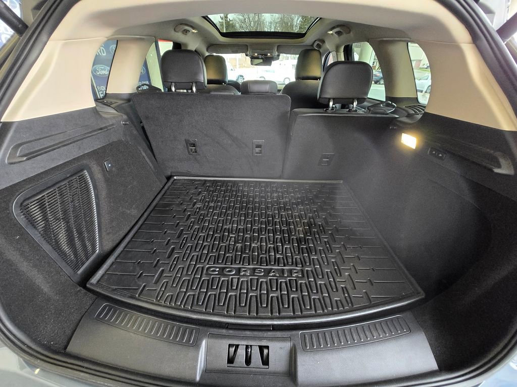 Used 2023 Lincoln Corsair AWD w/ Equipment Group 101A image 11