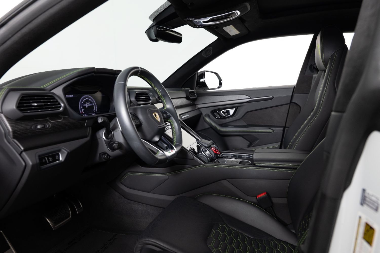 Used 2021 Lamborghini Urus AWD/4WD image 26