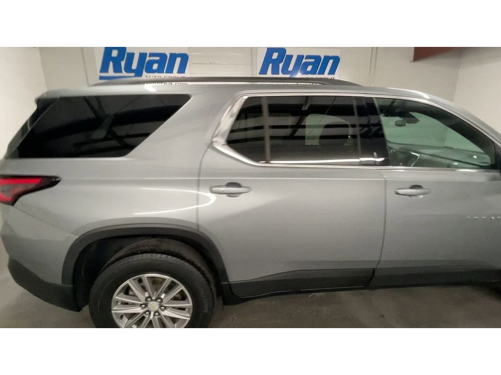 Used 2023 Chevrolet Traverse LT image 9