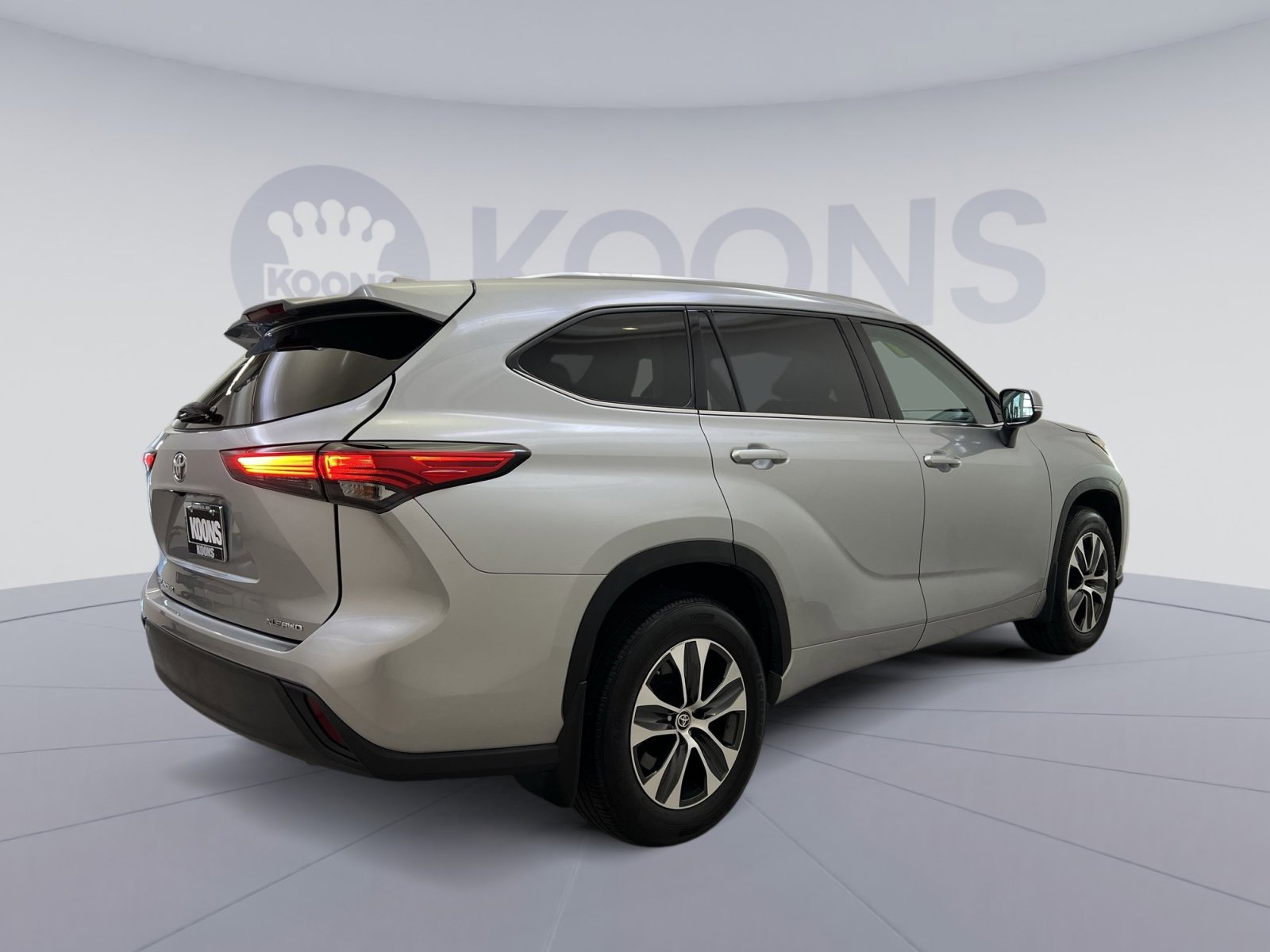 Used 2021 Toyota Highlander XLE image 13