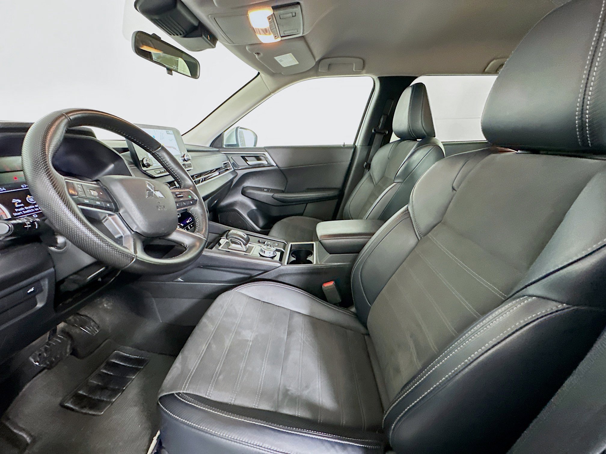 Used 2024 Mitsubishi Outlander SE image 13