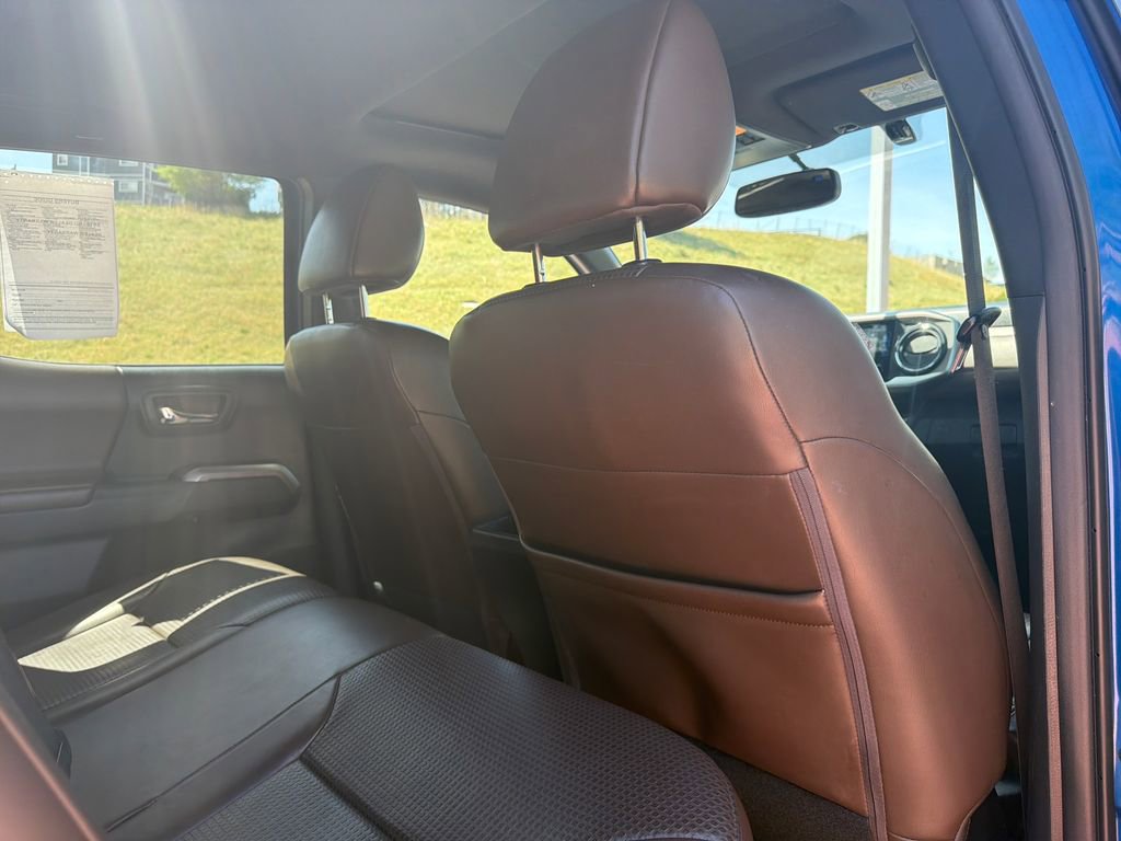 Used 2016 Toyota Tacoma Limited w/ Towing Package AWD/4WD image 27