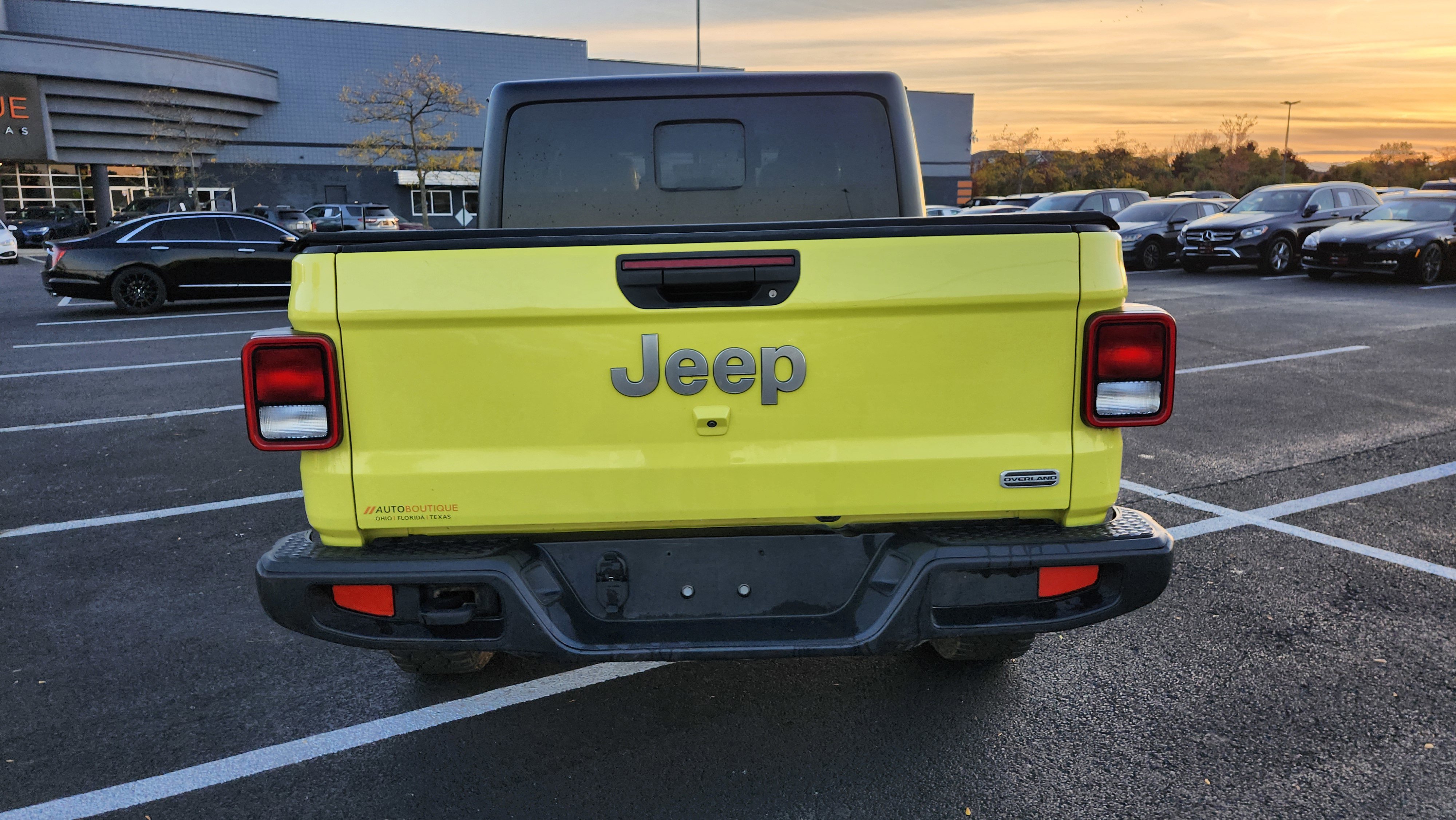 Used 2023 Jeep Gladiator Overland w/ Cold Weather Group image 9