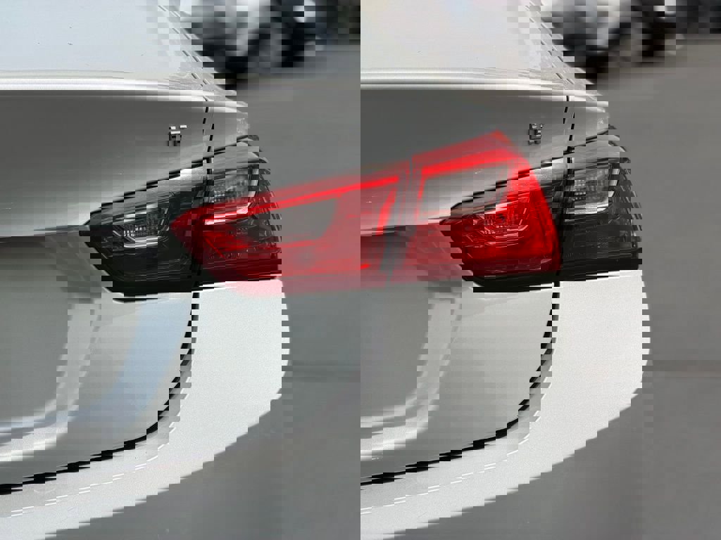 Used 2018 Chevrolet Malibu LT image 14