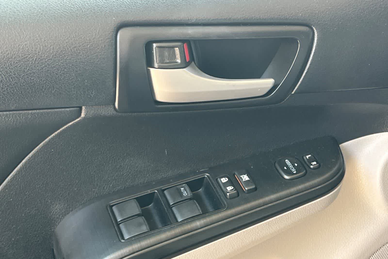 Used 2014 Toyota Camry LE FWD image 15