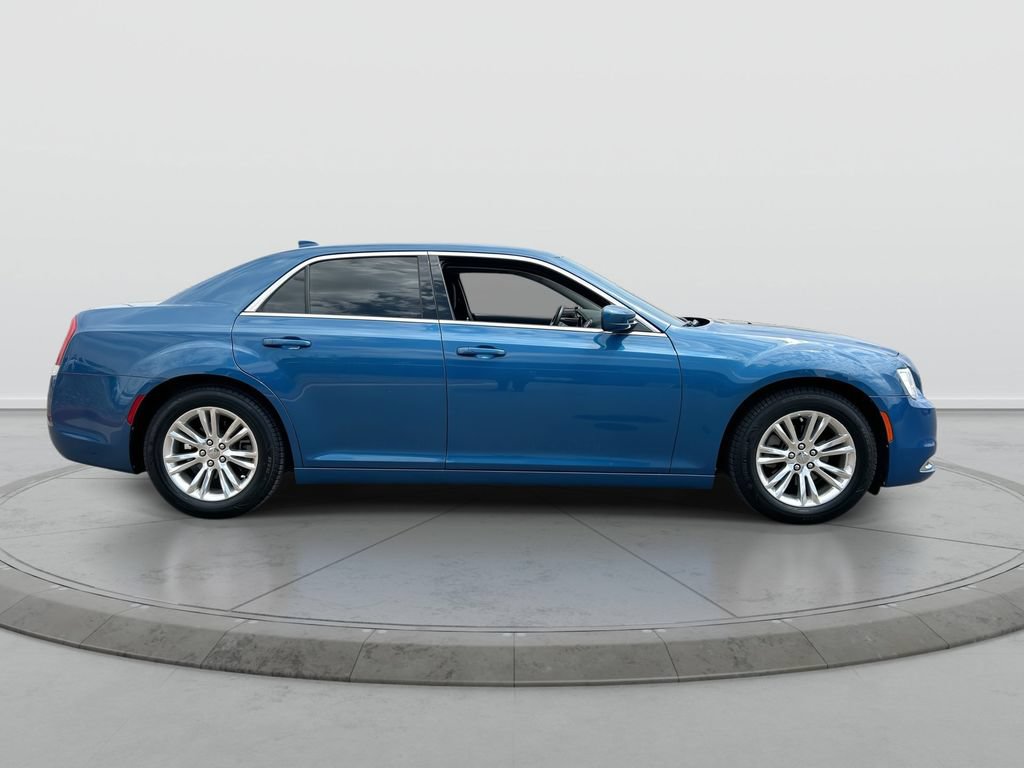 Used 2021 Chrysler 300 Touring w/ Driver Convenience Group RWD image 9