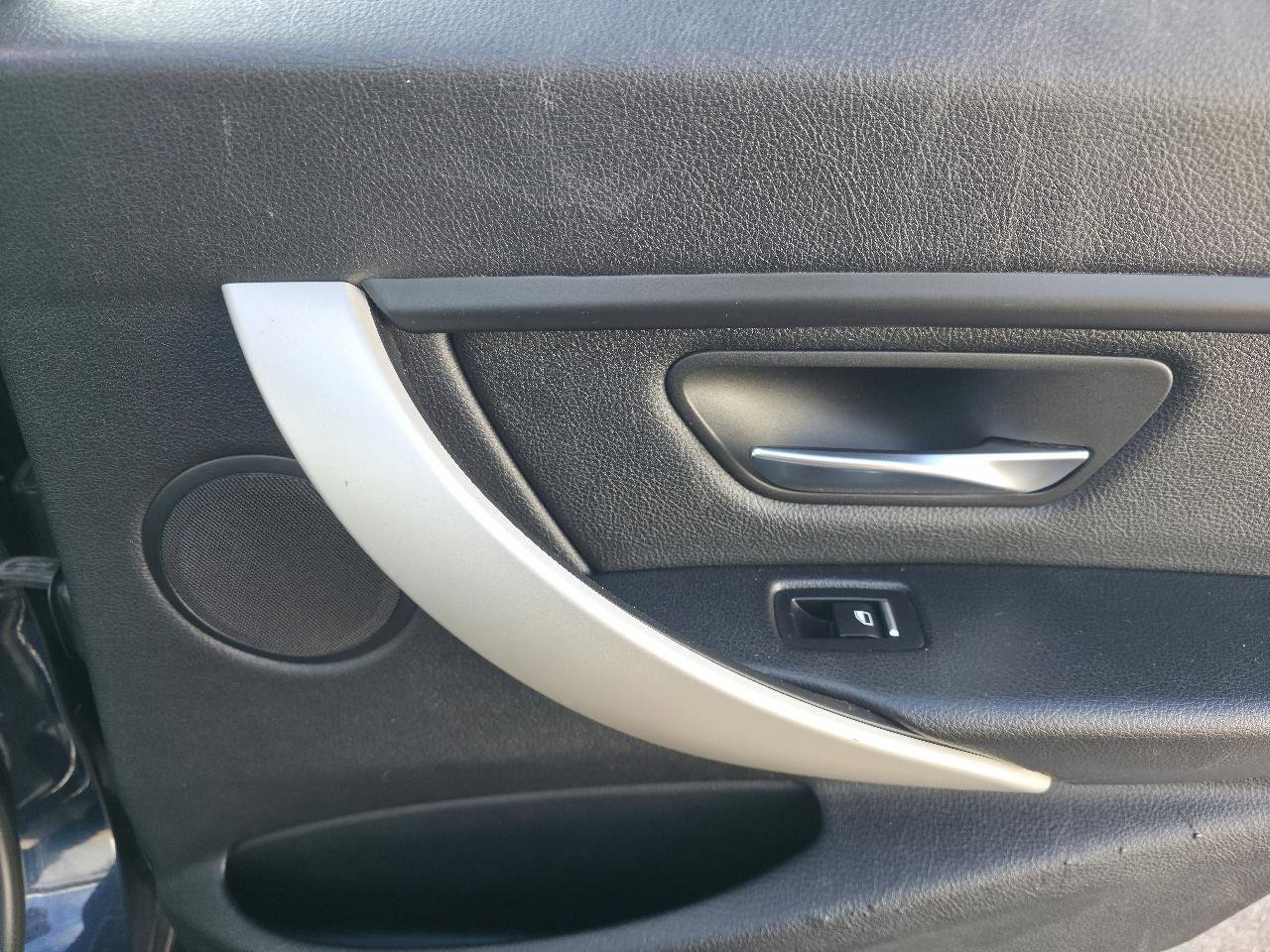 Used 2016 BMW 320i xDrive Sedan image 16