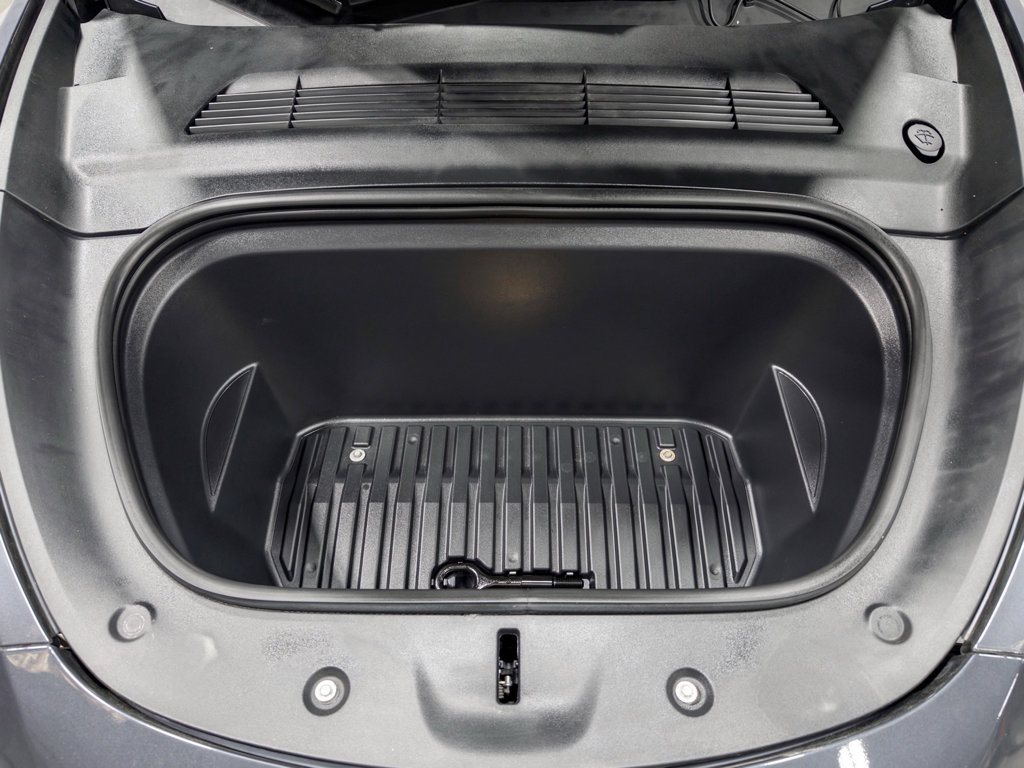 Used 2022 Tesla Model Y Long Range image 25