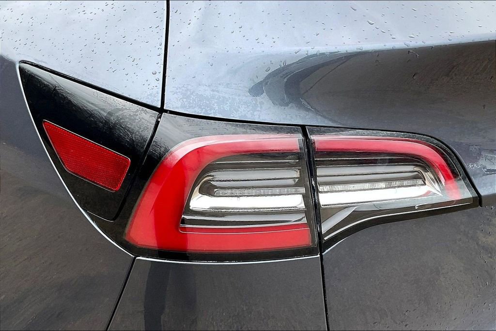 Used 2020 Tesla Model Y Long Range image 22