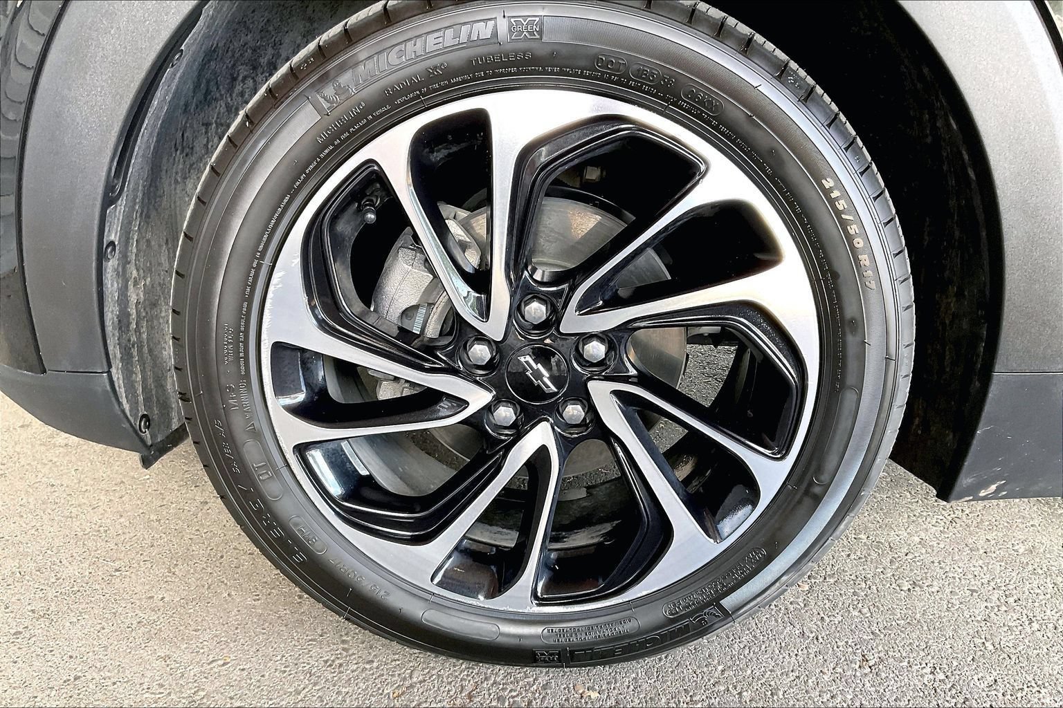 Used 2022 Chevrolet Bolt EUV Premier w/ Sun & Sound Package FWD image 27