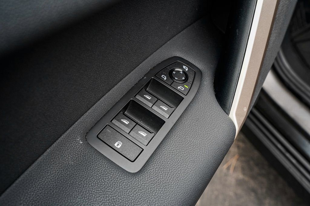 Used 2025 BMW iX xDrive50 image 10