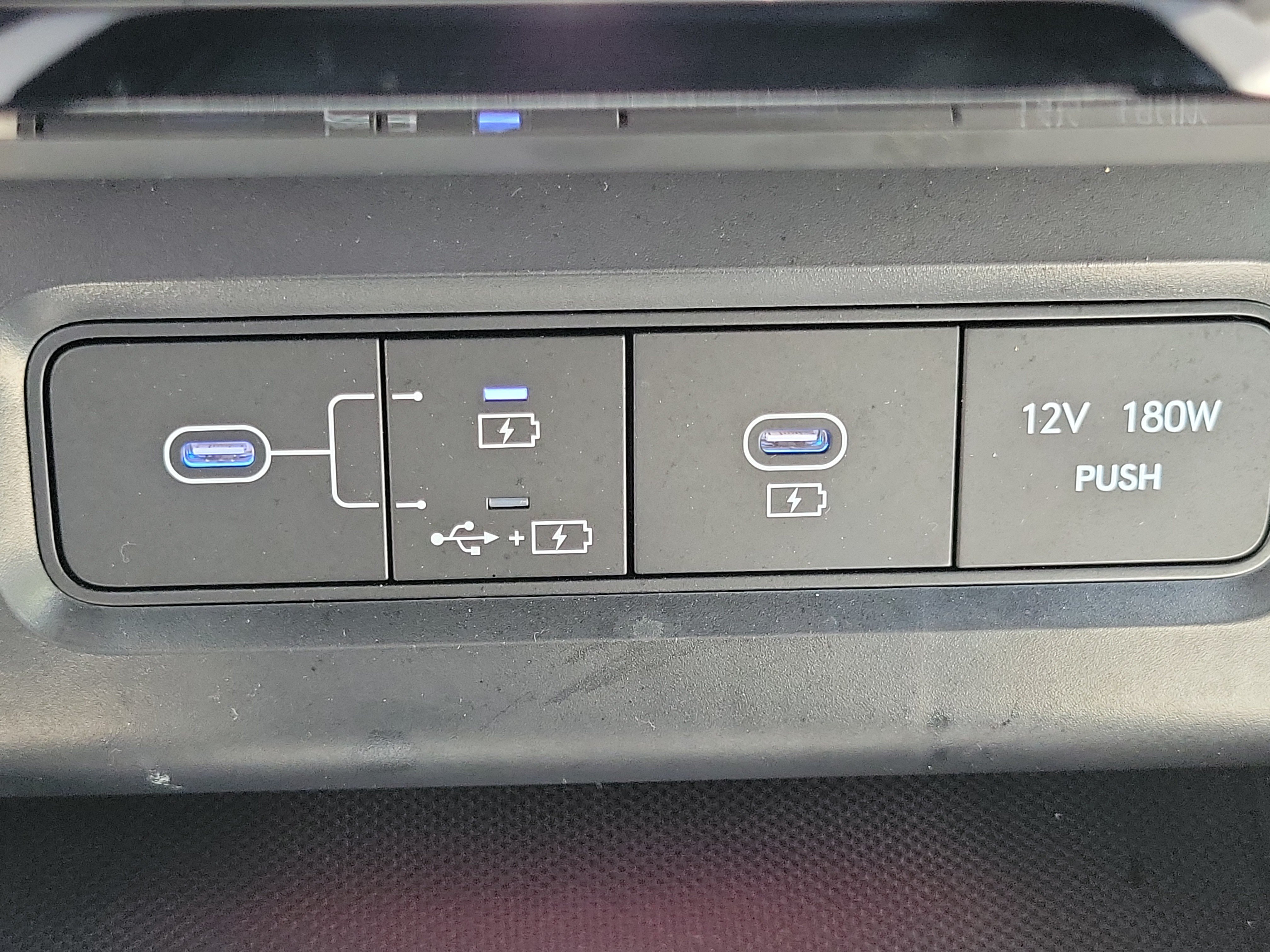 Used 2025 Hyundai Tucson Limited FWD image 33