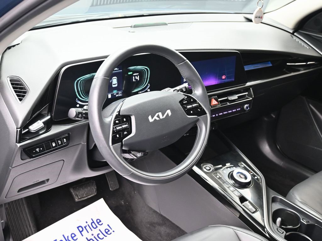 Used 2023 Kia Niro EX image 17