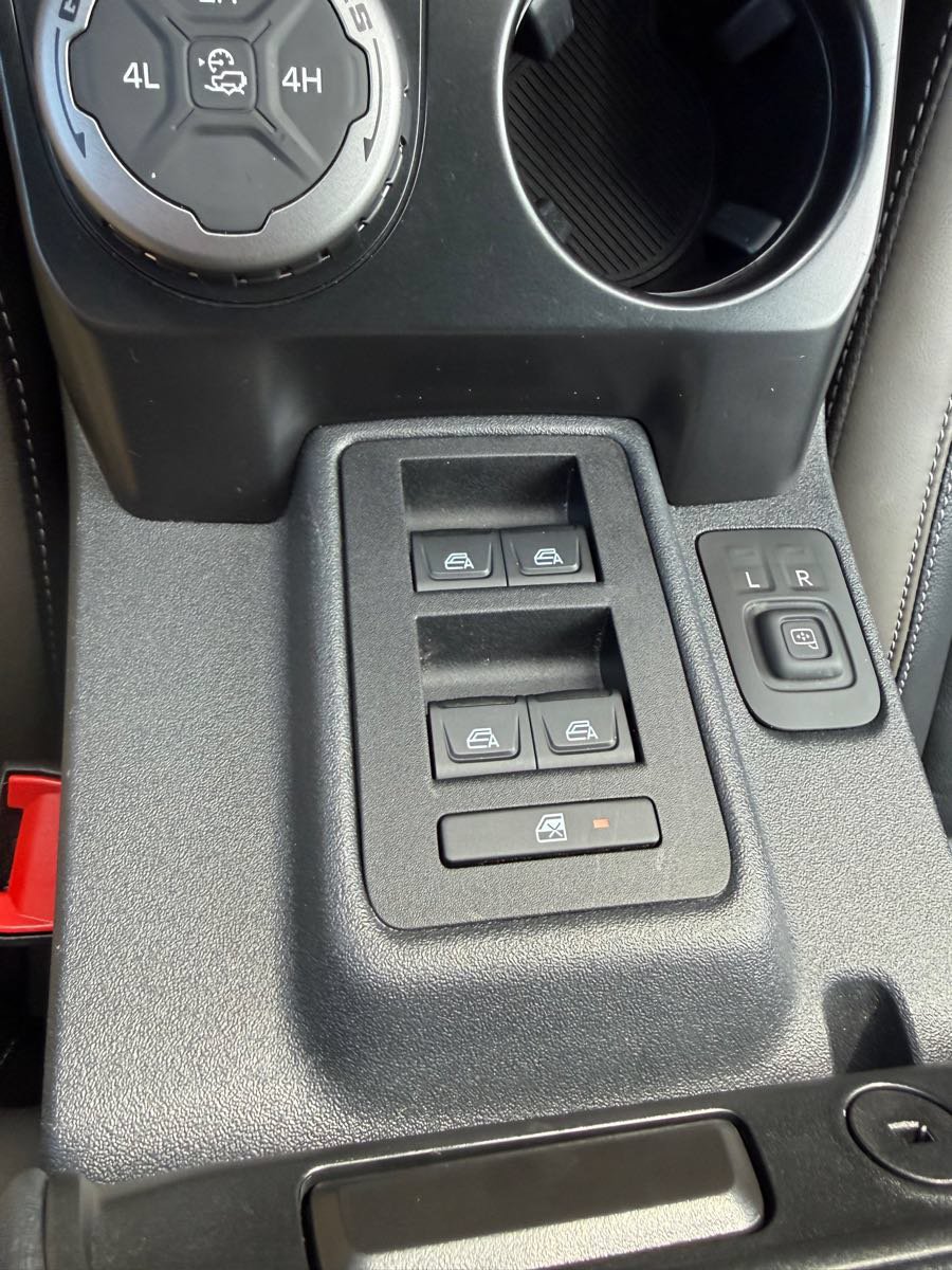 Used 2025 Ford Bronco Outer Banks AWD/4WD image 23