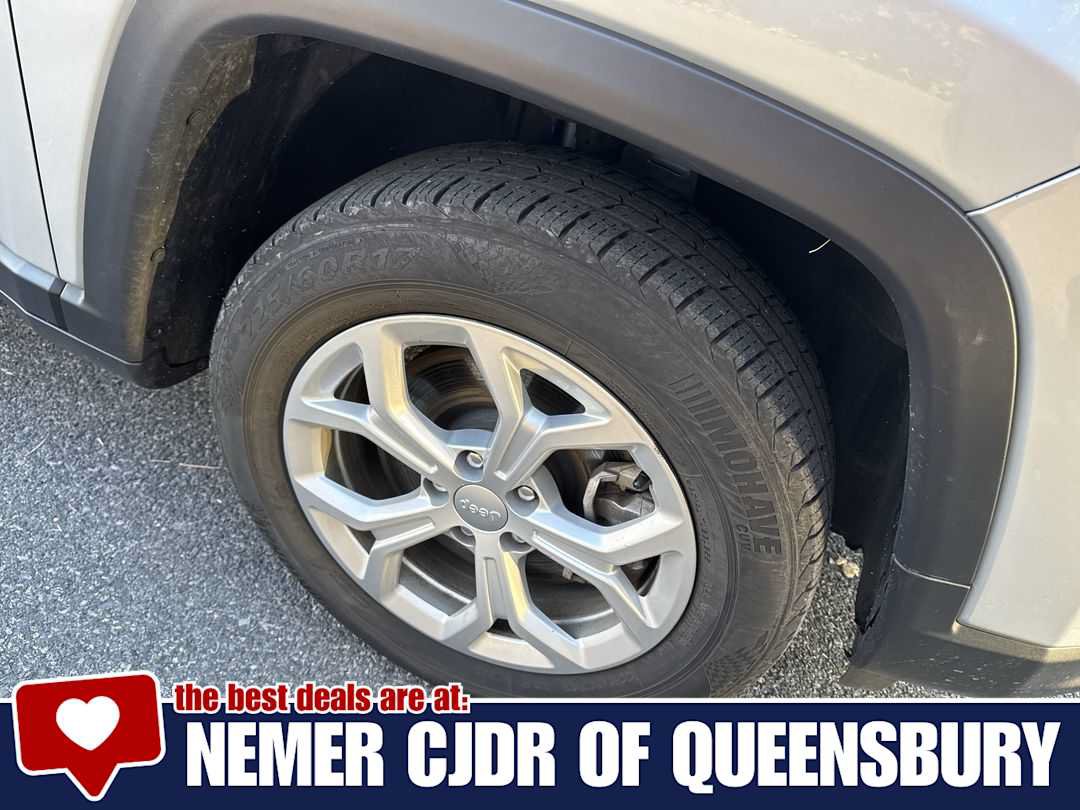 Used 2024 Jeep Compass Latitude AWD/4WD image 10