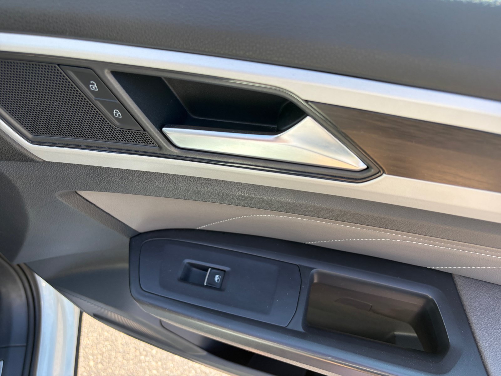 Used 2022 Volkswagen Atlas SE w/ Panoramic Sunroof Package FWD image 16