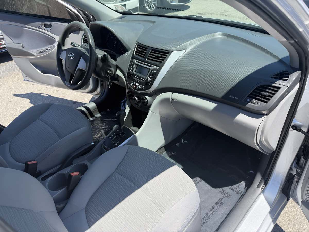 Used 2017 Hyundai Accent SE FWD image 14