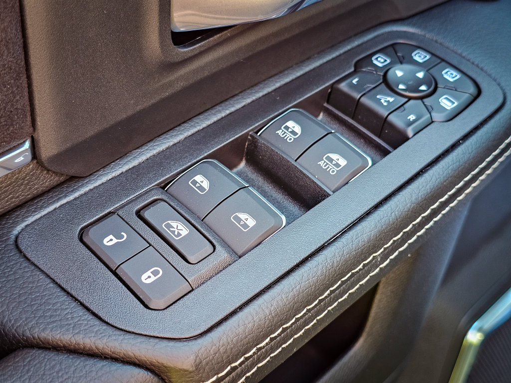 New 2027 RAM 3500 Laramie AWD/4WD image 14