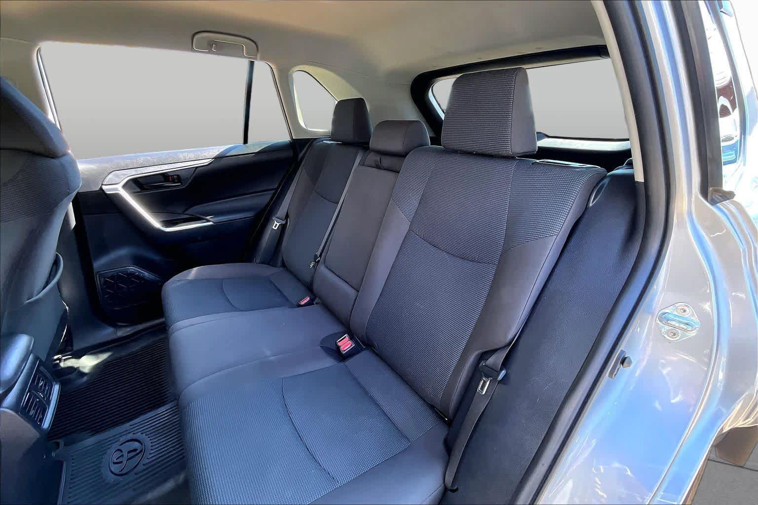Used 2025 Toyota RAV4 LE AWD/4WD image 20