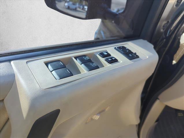 Used 2014 Nissan Titan SL w/ SL Moonroof Package AWD/4WD image 9