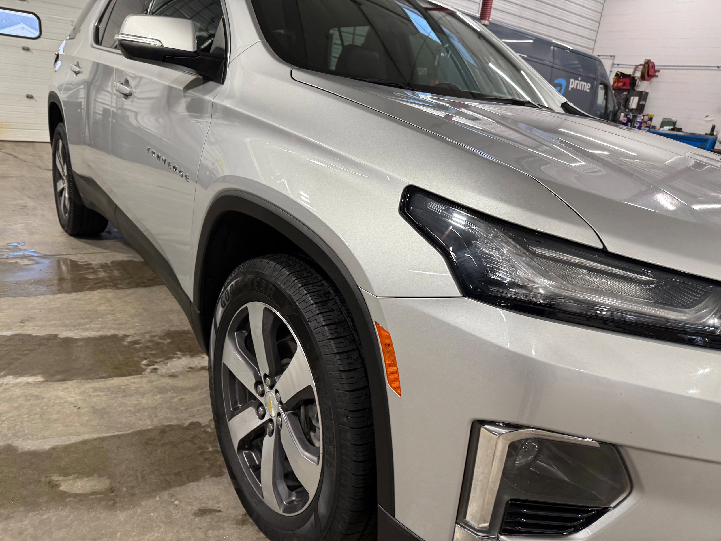 Used 2022 Chevrolet Traverse LT w/ LT Premium Package AWD/4WD image 3