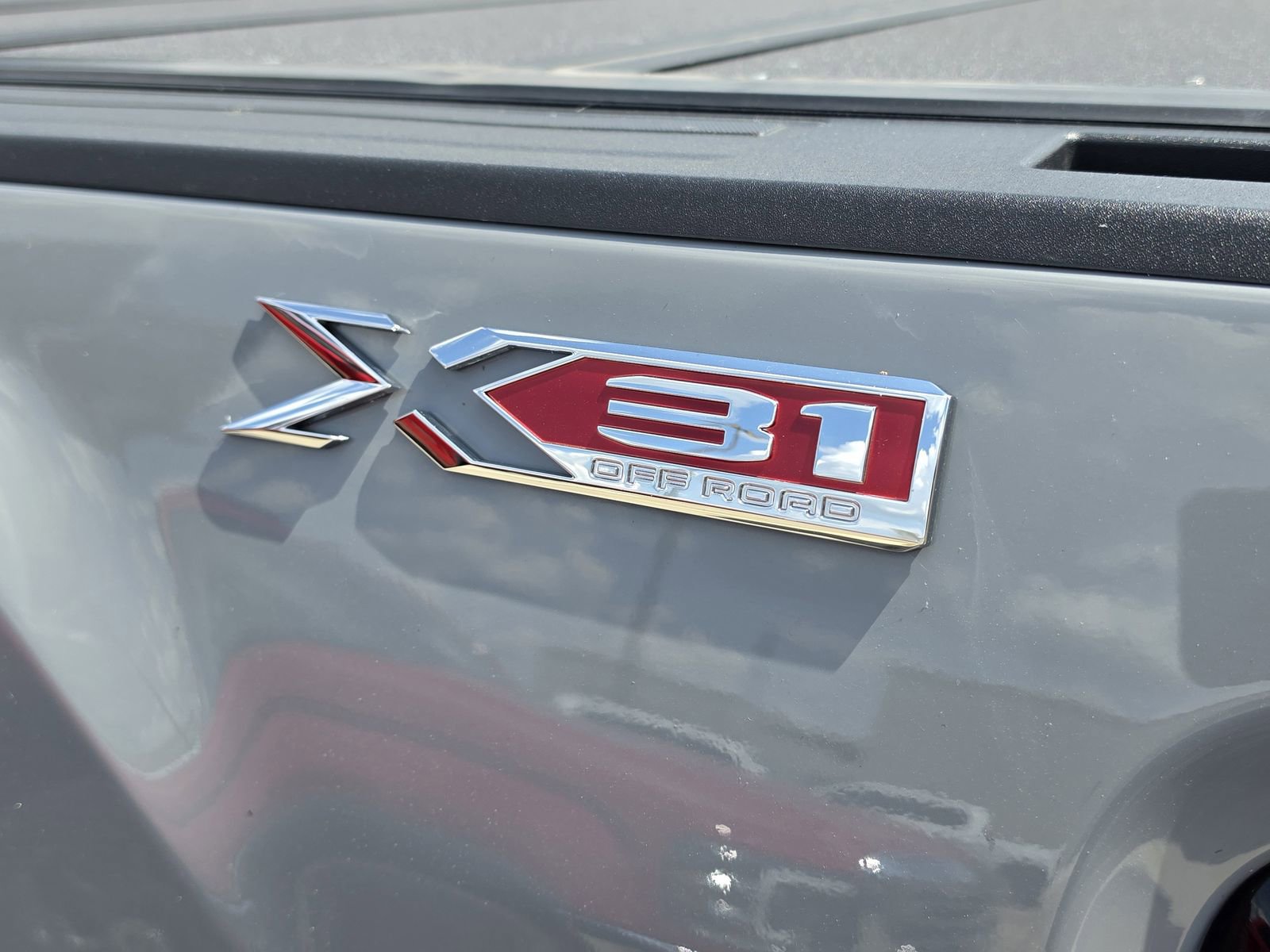 Used 2024 GMC Sierra 2500 SLT w/ SLT Premium Package AWD/4WD image 11