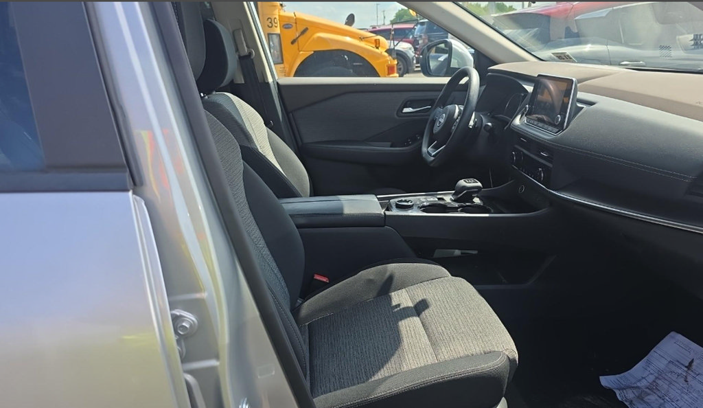 Used 2023 Nissan Rogue SV AWD/4WD image 10