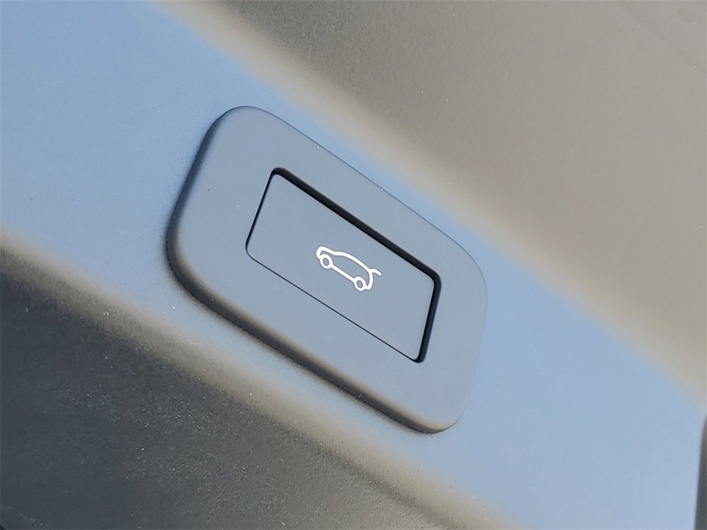 New 2025 Jaguar F-PACE R-Dynamic S image 7