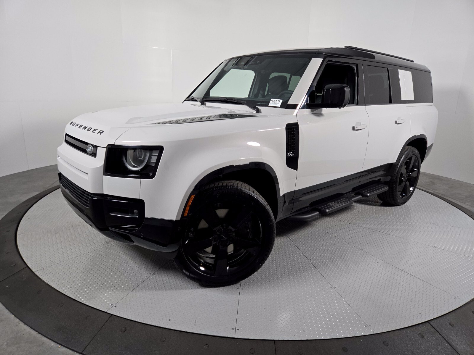 New 2026 Land Rover Defender 130 X-Dynamic SE AWD/4WD image 1