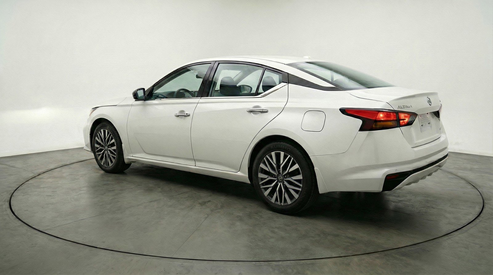 Used 2025 Nissan Altima 2.5 SV image 6