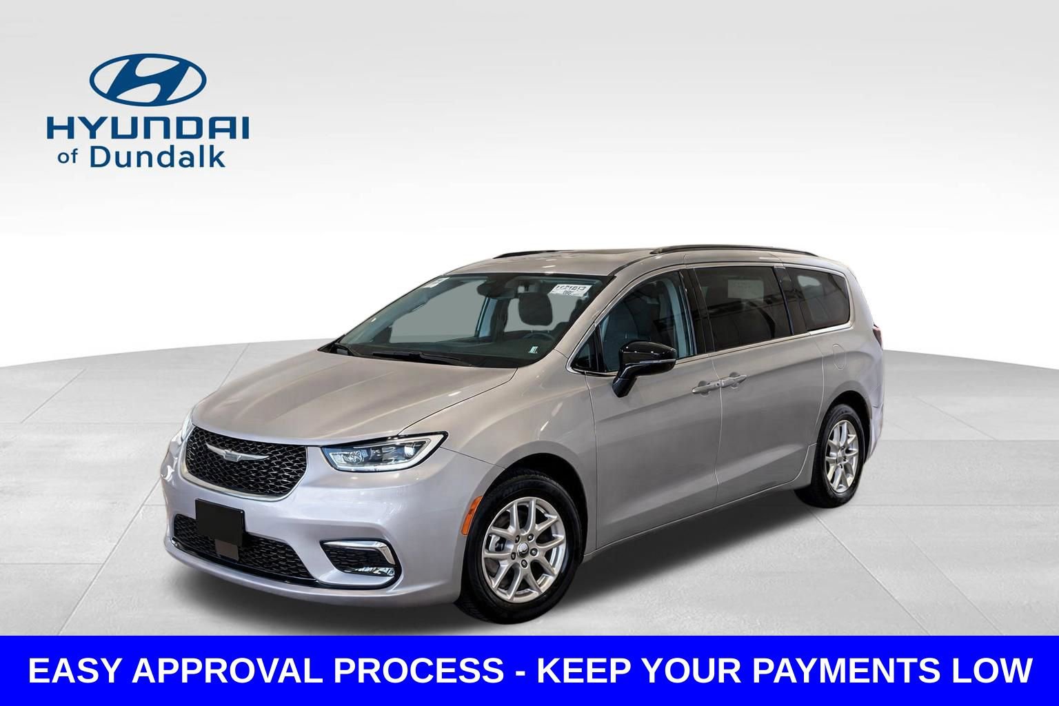 Used 2024 Chrysler Pacifica Touring-L image 1