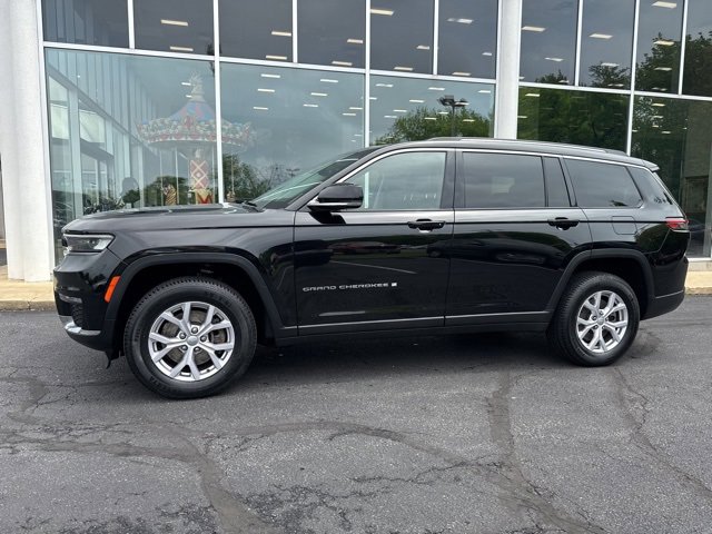 Used 2022 Jeep Grand Cherokee L Limited image 3