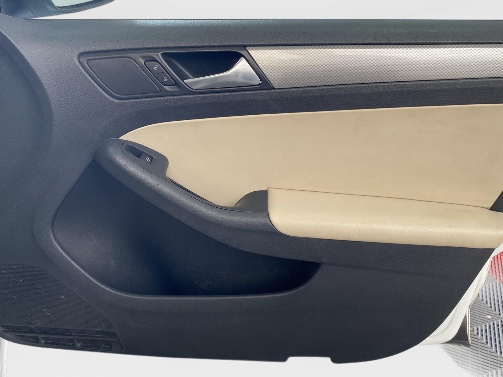 Used 2018 Volkswagen Jetta SE FWD image 6