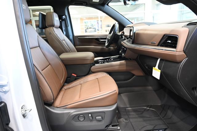 New 2026 Chevrolet Suburban High Country AWD/4WD image 12
