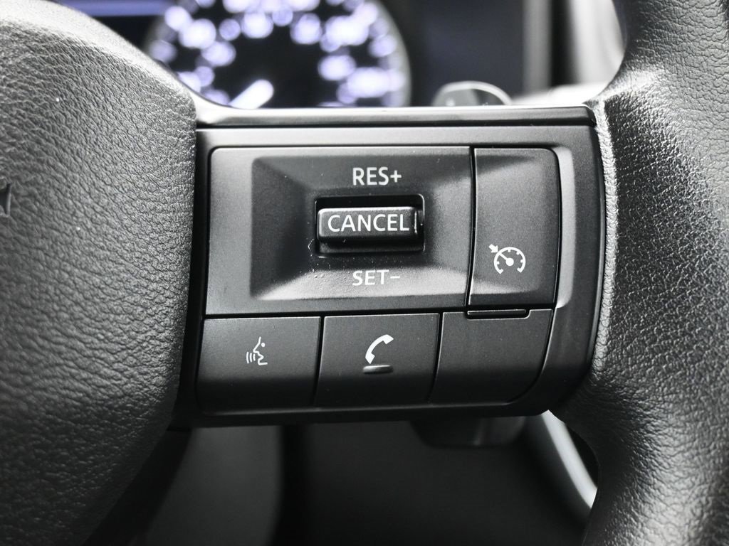 Used 2025 Nissan Rogue S image 21