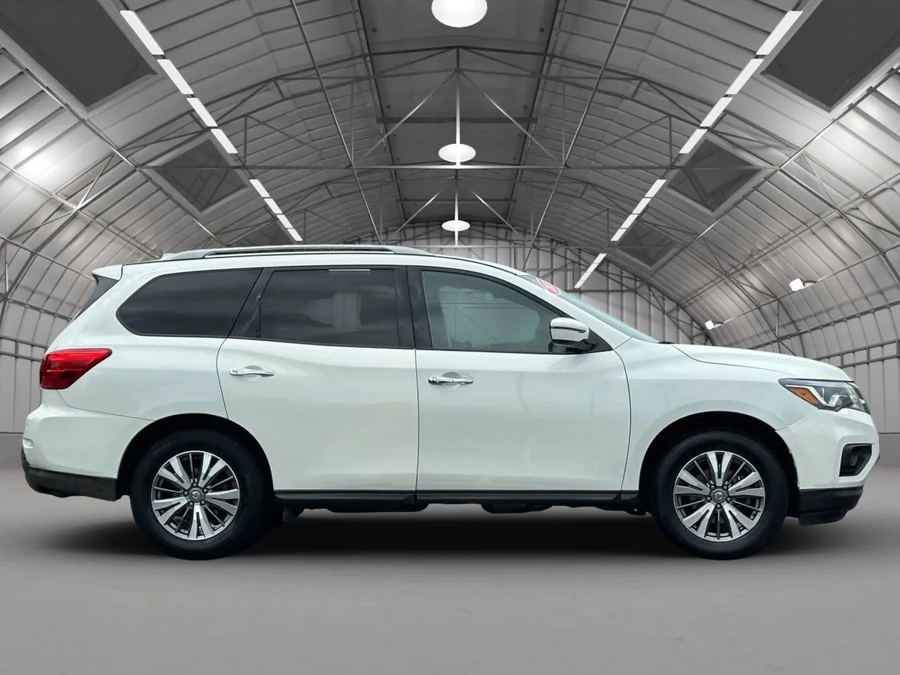 Used 2020 Nissan Pathfinder SV image 8