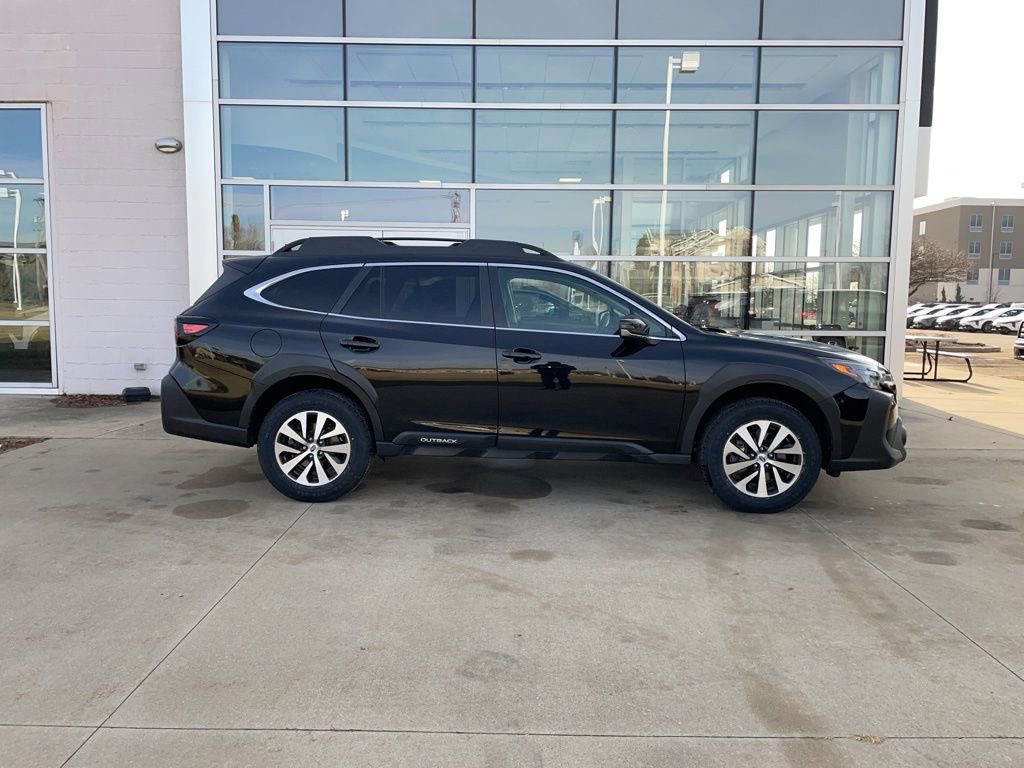 Used 2024 Subaru Outback Premium image 4