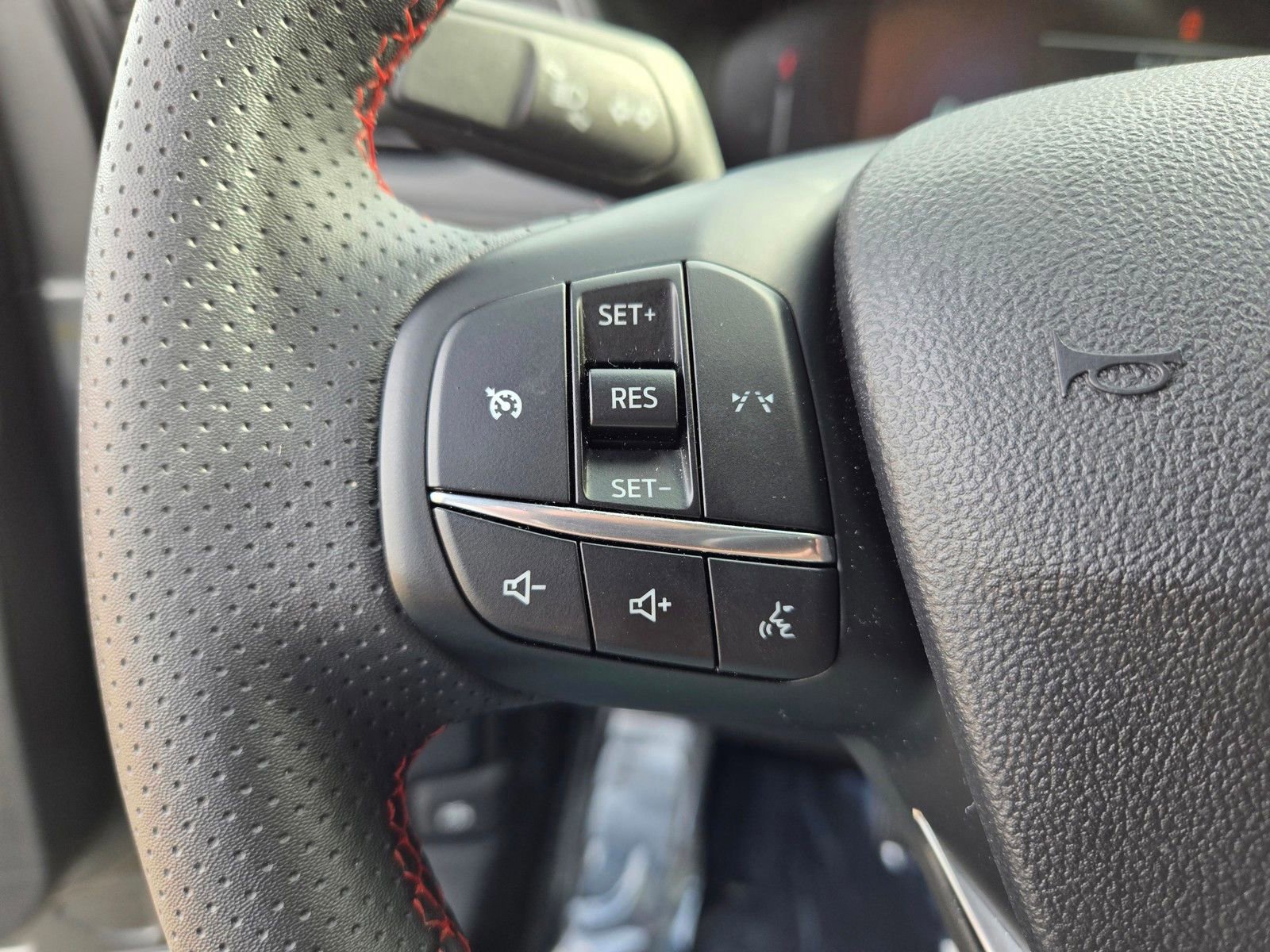 Used 2025 Ford Escape ST-Line image 15