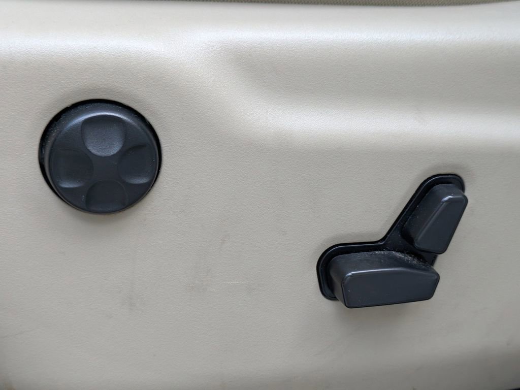 Used 2022 Jeep Grand Cherokee Laredo E image 19