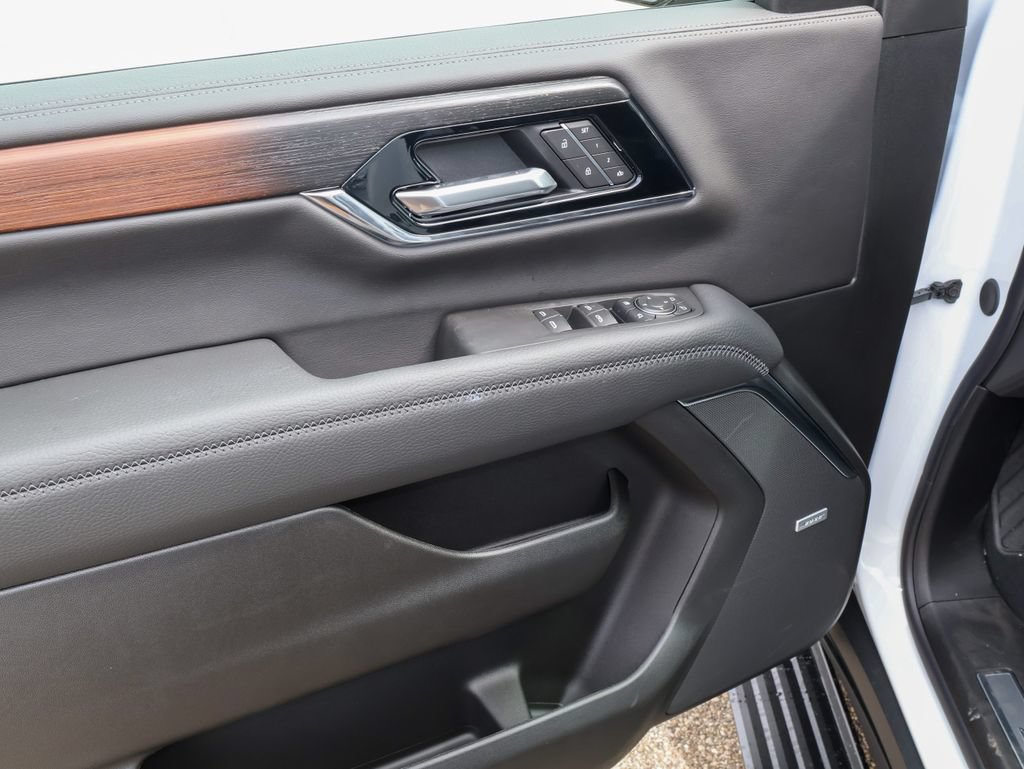 New 2026 GMC Yukon XL Denali w/ Sun & Power Step Package AWD/4WD image 12