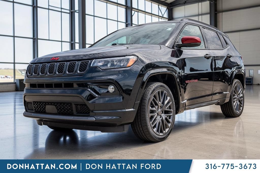 Used 2023 Jeep Compass Limited AWD/4WD image 1