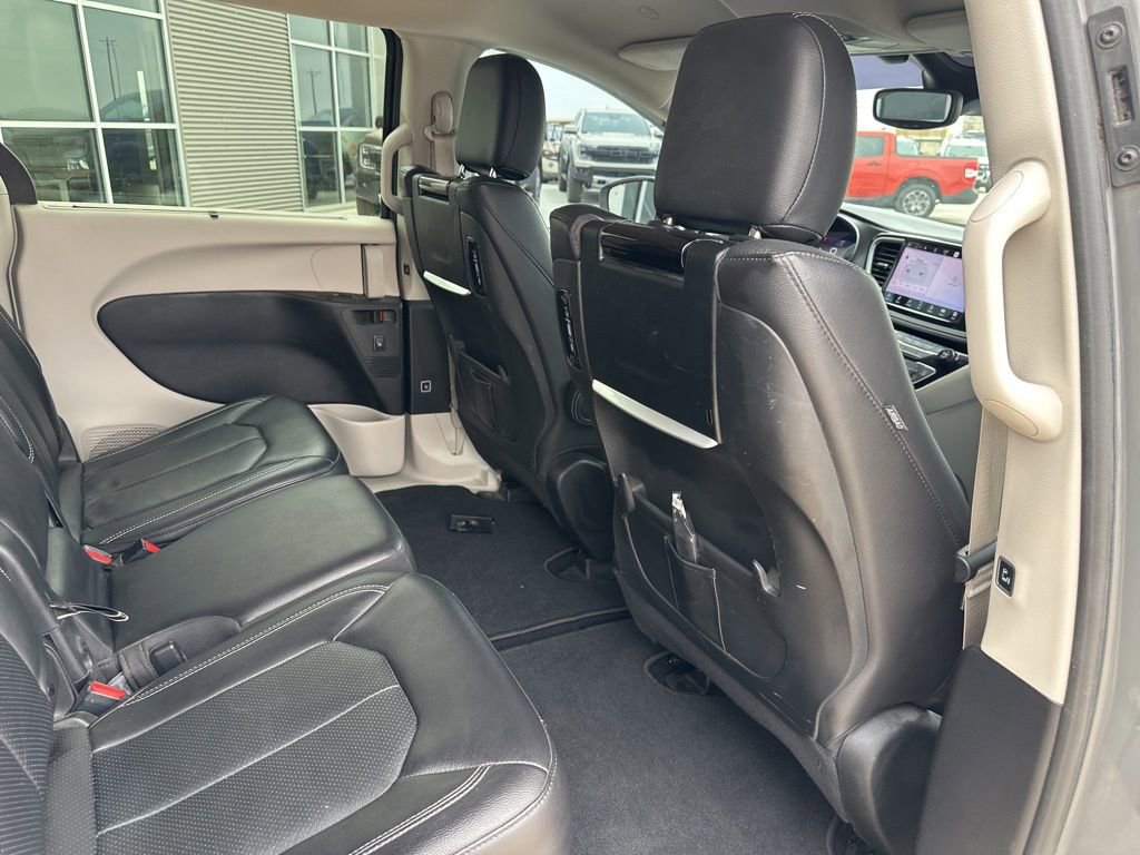 Used 2022 Chrysler Pacifica Touring-L w/ Uconnect Theater Family Group image 38