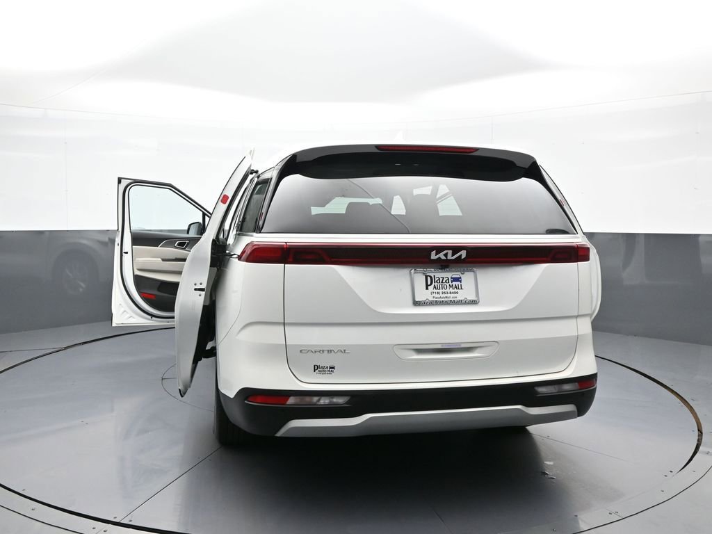 Used 2024 Kia Carnival LX FWD image 46