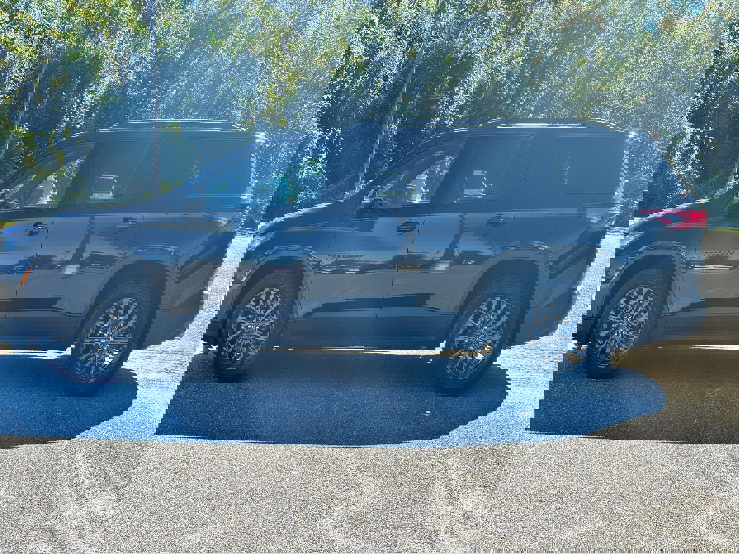 Used 2022 Chevrolet Traverse RS w/ LPO, 'HIT The Road' Package image 8