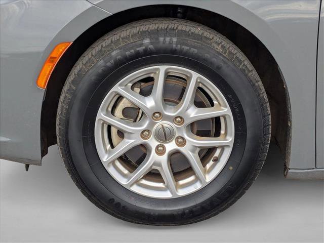 Used 2022 Chrysler Pacifica Touring-L image 23