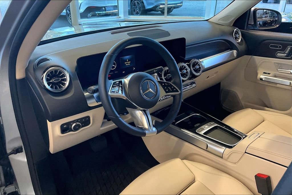 Used 2026 Mercedes-Benz GLB 250 4MATIC image 8